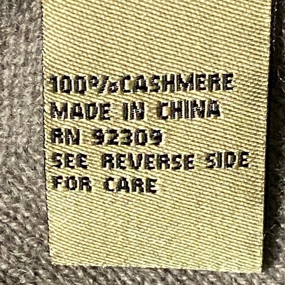 Cashmere Long Sleeve V-Neck Sweater Top - Picture 7 of 8